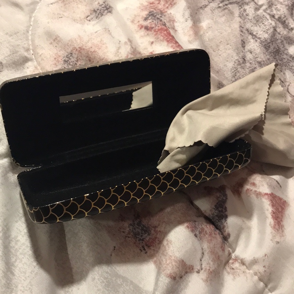 Glasses case - Picture 4 of 4
